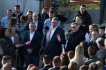 "IMATE MOJU REČ, DOBIĆETE TO"! Vučić razgovara sa narodom u Kotraži, ugostili ga Repanovići  - STIŽU NOVE INVESTICIJE I POSAO ZA 50 ŽENA! (FOTO, VIDEO)