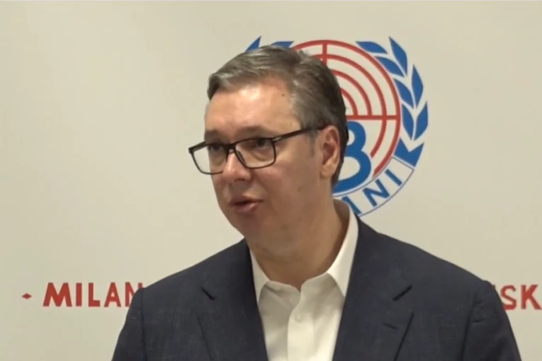 "DRŽAVA SE NEĆE NIKAD ODREĆI VEĆINSKOG VLASNIŠTVA U FABRICI" Predsednik Vučić u obilasku MB Namenska u Lučanima (FOTO, VIDEO)