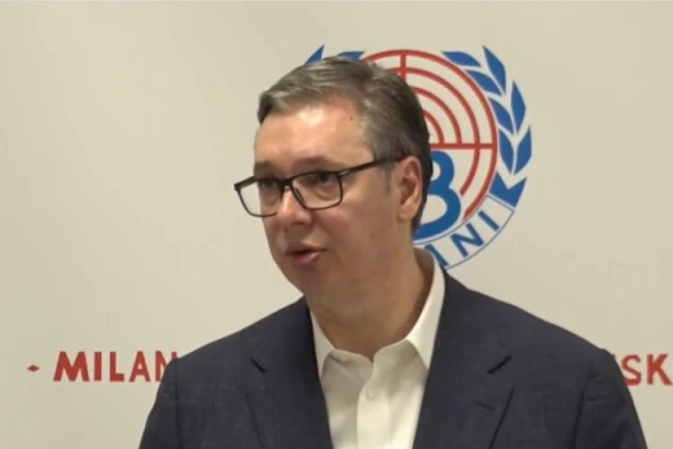 "DRŽAVA SE NEĆE NIKAD ODREĆI VEĆINSKOG VLASNIŠTVA U FABRICI" Predsednik Vučić u obilasku MB Namenska u Lučanima (FOTO, VIDEO)