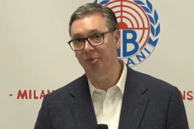 "ZAHVALJUJUĆI ONOME ŠTO VI OVDE PROIZVODITE, DODATNO MOŽEMO DA ČUVAMO MIR!" Vučić u MB Namenska u Lučanima - DRŽAVA SE NEĆE ODREĆI VEĆINSKOG VLASNIŠTVA (FOTO, VIDEO)