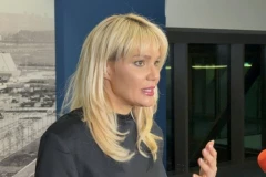 LENA KOVAČEVIĆ NE KRIJE SUZE! Pevačica se slomila pred koncert posvećen žrtvama "Ribnikara", SETILA SE POKOJNE MAJKE! (VIDEO)