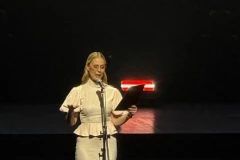 ČITAVA PLAVA DVORANA GRCA U SUZAMA! Biljana Obradović blista u kreaciji male Angeline, emocije nadjačale sve prisutne! (GALERIJA)