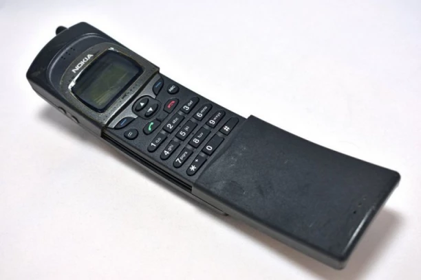 AKO IMATE OVE STARE MODELE MOBILNIH TELEFONA, MOŽETE BOGATSTVO DA ZARADITE! Jedan naročito na ceni - SMATRA SE IKONOM POP KULTURE!