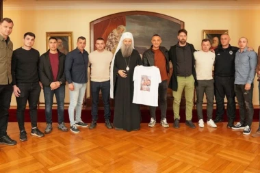 PEŠKE DO OSTROGA ZBOG DVOJE TEŠKO OBOLELE DECE: Patrijarh blagoslovio policajce koji kreću na put dug stotinama kilometara zbog lečenja Sofije i Feđe