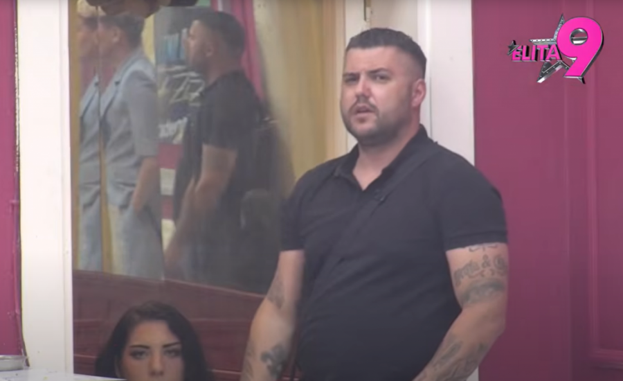 AU! MILAN MILOŠEVIĆ ZAPUŠIO USTA ANELI AHMIĆ! Jednom rečenicom je srozao, pa dobio podršku od ostalih učesnika "Elite 9" (VIDEO)