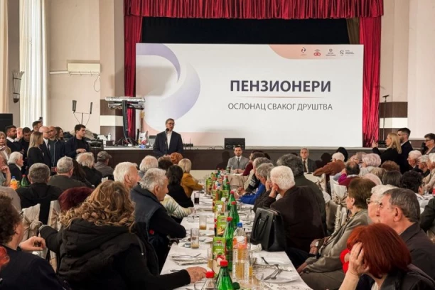 Predsednik Republike Srbije na tribini Fonda PIO u Sevojnu