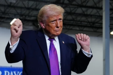 "DRAGO MI JE DA JE MRTAV!" Tramp bez milosti nakon smrti bivšeg šefa FBI: Robert Miler više ne može da naudi nedužnim ljudima! (FOTO)