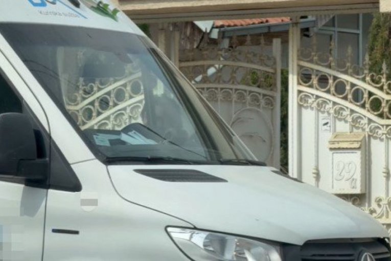 Kemiš izašao po paket