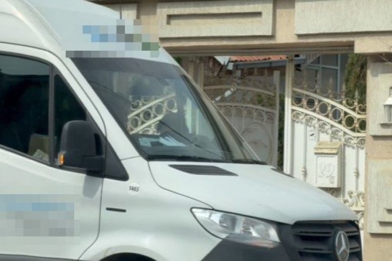 Kemiš izašao po paket