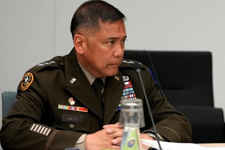 OBRUKAO ZEMLJU! General se MRTAV PIJAN TETURAO po Kijevu, pa zadobio POTRES MOZGA i zaboravio MAPE u vozu! (FOTO)