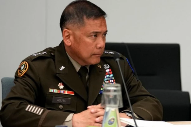 OBRUKAO ZEMLJU! General se MRTAV PIJAN TETURAO po Kijevu, pa zadobio POTRES MOZGA i zaboravio MAPE u vozu! (FOTO)