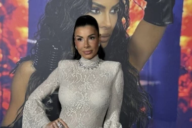 MIA BORISAVLJEVIĆ RASPLAKALA KOLEGU: Pevač jecao na sav glas, jedva se smirio! (VIDEO)