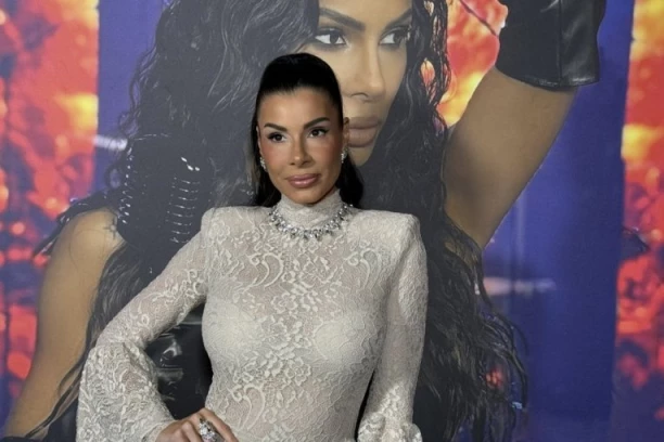 MIA BORISAVLJEVIĆ RASPLAKALA KOLEGU: Pevač jecao na sav glas, jedva se smirio! (VIDEO)