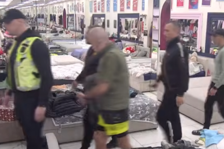 Bora Santana napao Boginju