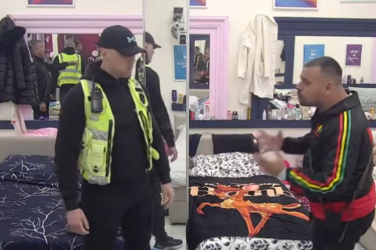 Bora Santana napao Boginju
