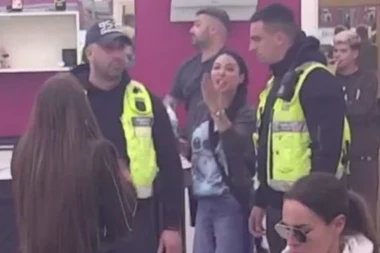 ASMIN DEMOLIRAO ELITU, OBEZBEĐENJE PREKINULO PROGRAM: Nasrnuo na Maju Marinković, pa počeo da BESNI