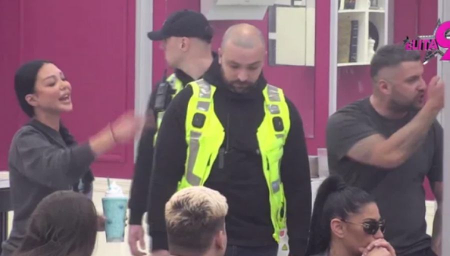 ASMIN DEMOLIRAO ELITU, OBEZBEĐENJE PREKINULO PROGRAM: Nasrnuo na Maju Marinković, pa počeo da BESNI