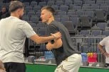 VREO DOČEK ZA PETRUŠEVA: Pogledajte kako su grobari reagovali kad je Filip kročio na parket Arene! (VIDEO)
