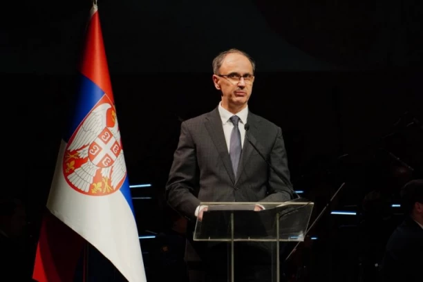 UNIVERZITET JE TOG TRENUTKA PAO NA KOLENA! Premijer Macut o stravičnoj tragediji na Filozofskom fakultetu: Ako nema šta da se krije, čemu otpor? (FOTO)