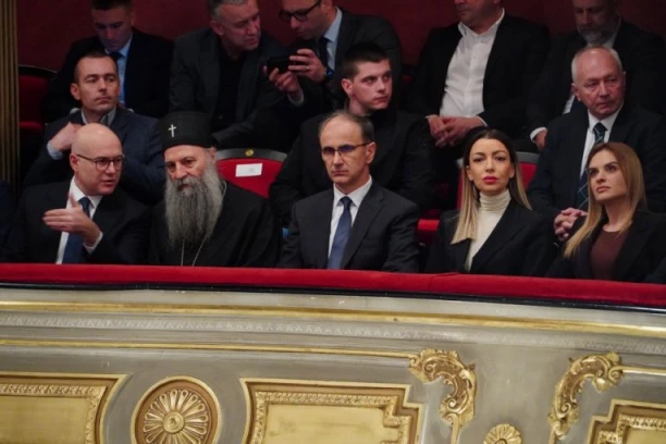 NIKAD NEĆEMO ZABORAVITI MARTOVSKI POGROM! Premijer Macut na Komemorativnoj akademiji povodom Dana sećanja u Narodnom pozorištu! (FOTO)