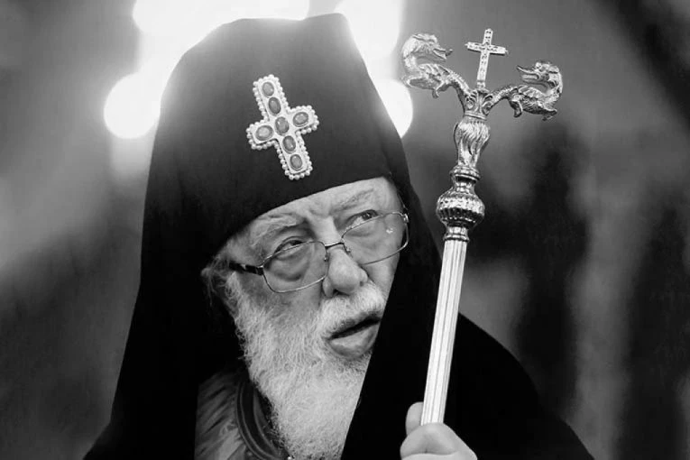 PREDVIDEO KORONU, A NJEGOVO POSLEDNJE PRETKAZANJE BUDI JEZU! Patrijarh Ilija II bio je poznat kao duhovni prorok našeg vremena - UPOKOJIO SE U 93. GODINI!