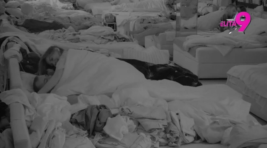 OVERILA PETOG U "ELITI 9": Voditeljka se ne skida s 15 godina starijeg Mikija Dudića - dve nedelje čekala zversku akciju (VIDEO)