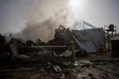 NOV TALAS NAPADA IRANA: Tel Aviv u PLAMENU, STRAVIČNI prizori spaljenih vozila i urušenih zgrada - ima POVREĐENIH! (VIDEO)