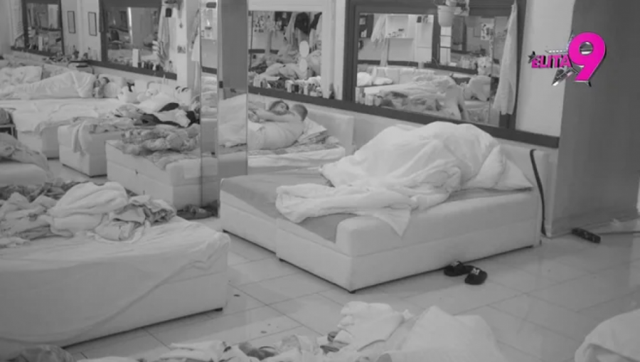 FILIP ĐUKIĆ PONOVO RAZVALIO KREVET! Žestoko zakucavanje omiljene "UTORAK DEVOJKE": Kao u tarabu da je udarao! (VIDEO)