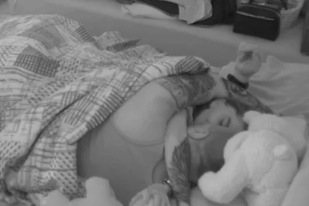 AU, DRUŽE! Janjuš smuvao Kačavendinu bivšu prijateljicu - zaboli joj finalni NOŽ U LEĐA! (VIDEO)