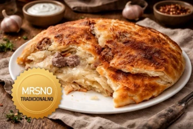 STARINSKA POGAČA SA MESOM KOJA OŽIVLJAVA TOPLINU DOMA I MIRISE DETINJSTVA: Spoj tradicije, ukusa i ljubav u svakom zalogaju