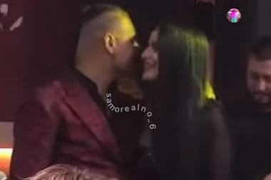 SNIMAK INDI ARADINOVIĆ I BORE SANTANE UGLEDAO SVETLOST DANA: Pevačica ušla u "Elitu", pa rasterala sve njegove devojke tada!