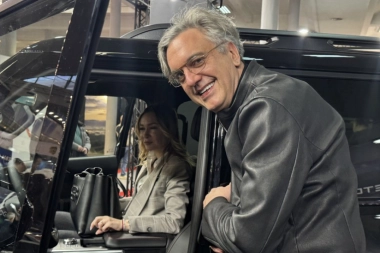 Čadežu zahvalnica Srpske asocijacije uvoznika vozila za razvoj e-mobilnosti