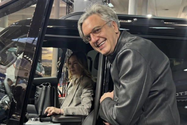 Čadežu zahvalnica Srpske asocijacije uvoznika vozila za razvoj e-mobilnosti