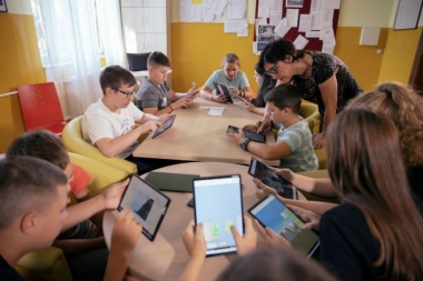 INTERNET MOŽE DA BUDE BEZBEDNO MESTO ZA SVE: UNICEF, Ministarstvo prosvete i Yettel nagradili NAJBOLJE IDEJE učenika za bezbednije digitalno okruženje