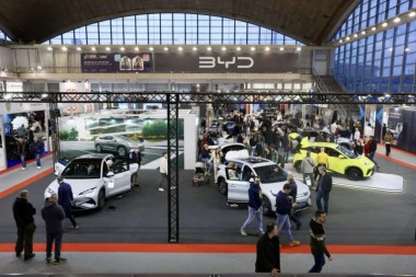 EVO ŠTA SRBE NAJVIŠE ZANIMA NA SAJMU AUTOMOBILA! Spremni da plate do 30.000 evra za vozilo! (FOTO)