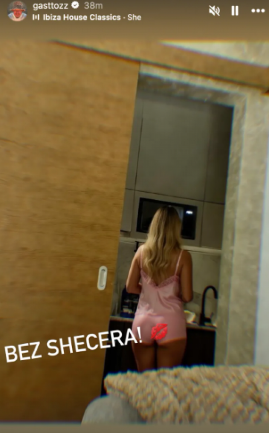 GASTOZ IMA NOVU (AI) DEVOJKU?! Šok-scene - procurile intimne fotke (GALERIJA)