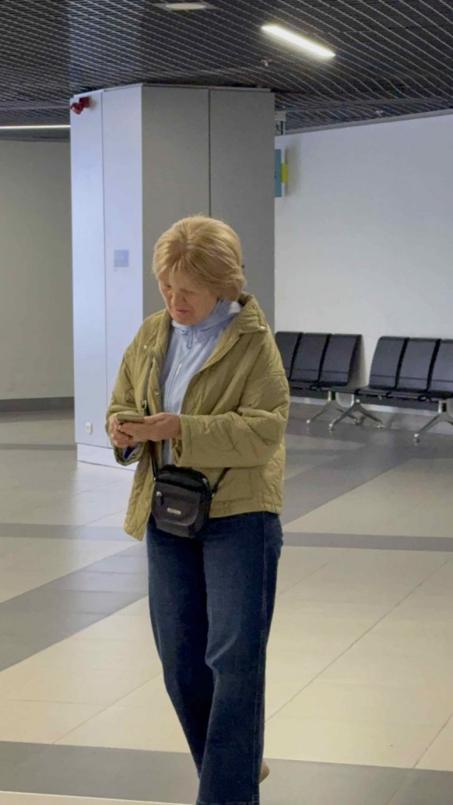 MAJKA STANIJE DOBROJEVIĆ HITNO STIGLA NA AERODROM: Starleta treba da uđe u "Elitu", evo šta se dešava u Surčinu! (VIDEO)