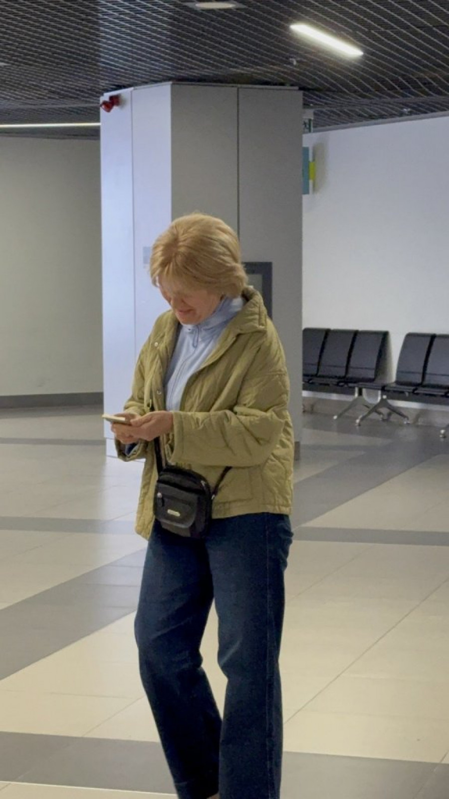 MAJKA STANIJE DOBROJEVIĆ HITNO STIGLA NA AERODROM: Starleta treba da uđe u "Elitu", evo šta se dešava u Surčinu! (VIDEO)