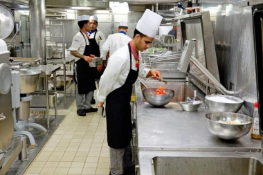 POJEO SAM SKAKAVCE I TRI DANA NISAM MOGAO SEBI DA DOĐEM! Zoran iz Kikinde deset godina kuvao na luksuznim kruzerima: Evo šta je sve preživeo na brodu!