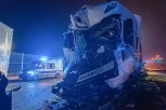 KAMION SE ZAKUCAO U ZGRADU! Drama usred noći: Vozač iz Bosne sam izašao iz smrskane kabine, šteta je OGROMNA!
