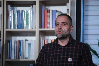 Blokader Predrag Voštinić iz „Lokalnog fronta“ o trošku udruženja slao porodicu na letovanje u Hrvatsku!
