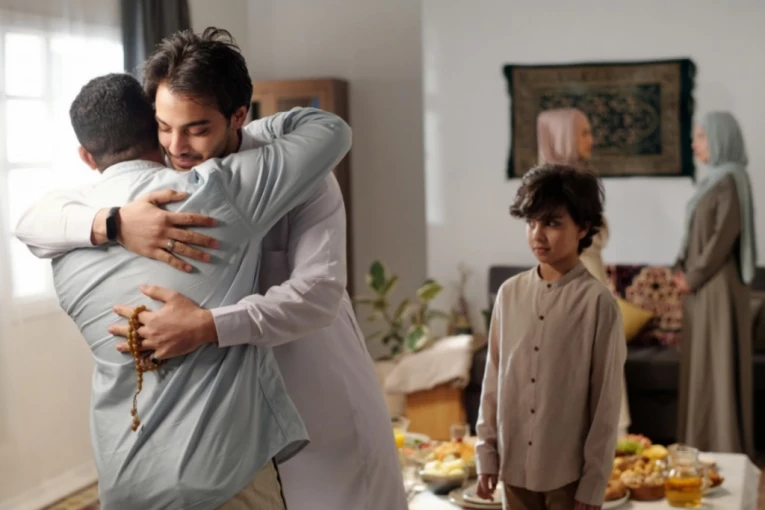 KAKO SE PRAVILNO ČESTITA BAJRAM: Postoje tri načina, a jedan je najvažniji