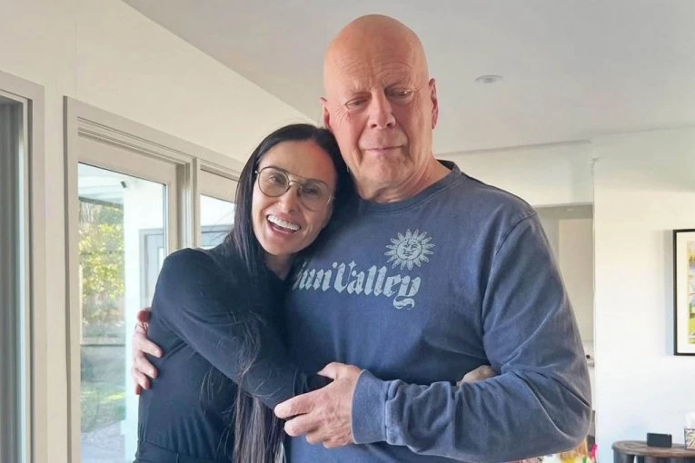 DEMI MUR RASPLAKALA MILIONE: Nova fotka bolesnog Brusa Vilisa sa unukom obišla planetu - rastopila i najtvrđa srca! (FOTO)