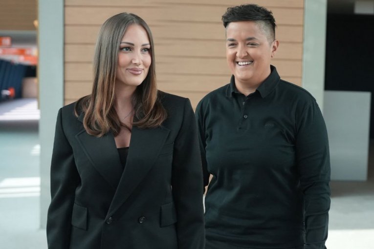 PRIJU NAPALI FANOVI POJEDINIH PEVAČICA: Marija Šerifović odmah reagovala! (FOTO)