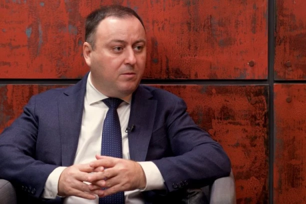 "VUČIĆ KAO PREMIJER - GARANCIJA DA ĆE POSAO BITI ZAVRŠEN" Čučković: Pruga do aerodroma gotova, do kraja godine stiže do Ekspa