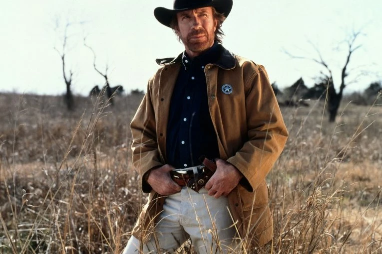 EVO KO ĆE NASLEDITI 70 MILIONA DOLARA LEGENDARNOG ČAKA NORISA! U testament uključena i ćerka za KOJU NIJE ZNAO!