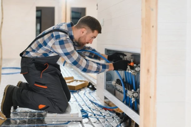 VODENO PODNO GREJANJE SVE POPULARNIJE MEĐU SRBIMA! Kako se ugrađuje, koliko košta, a i koliko troši u jeku sezone - SVE NA JEDNOM MESTU!