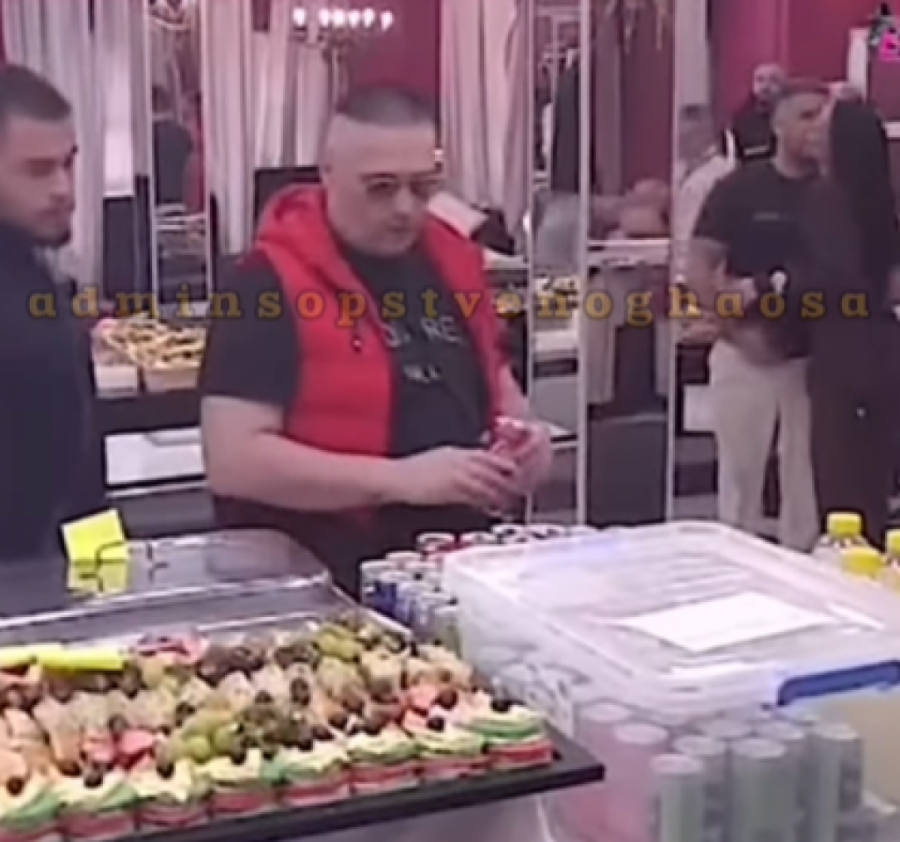 DA LI LUKA VUJOVIĆ MOŽE DUBLJE DA POTONE?! Scena za prazničnom trpezom ZGROZILA JAVNOST - NIŠTA IM NIJE SVETO! (VIDEO, GALERIJA)