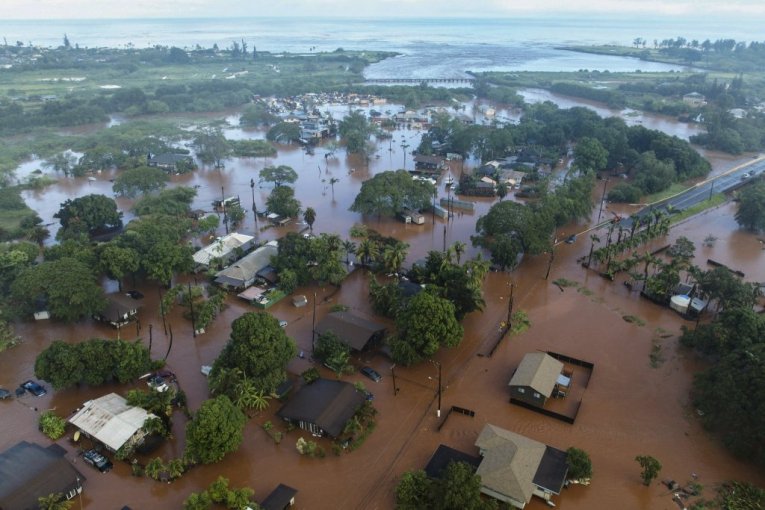 Cover image for URGENT EVACUATION ORDERED: Dam over a century old threatens to burst, floods already sweeping away houses and cars! People in panic!