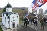 BLOKADERI NE DAJU MIRA NI MANASTIRU: Nastavljaju progon i hajku na sveštenstvo! (VIDEO)